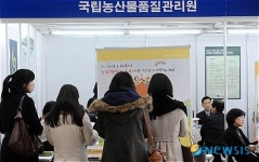 일자리 찾는 취업 준비생들