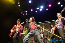 성북구 아리랑아트홀 2009년 첫 뮤지컬, 피크를 던져라