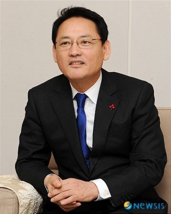 이야기 나누는 유인촌 장관
