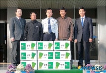 첫 수확한 농산물로 감사의 인사 전달한 농민회