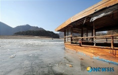 <송기자 여행사진> 꽁꽁 얼어붙은 청령포