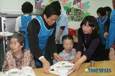 김문수 경기지사, 설맞이 사회복지시설 위문