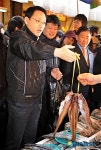 유인촌 장관, 수원 못골시장 방문