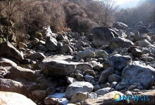 말라붙은 지리산 계곡