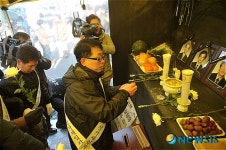 용산역 전면 제2구역 상가 세입자들 헌화