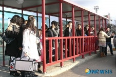 설레는 마음, 택시 기다리는 귀성객들