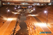 서울 송파구, 장지천 태양광·풍력 조명 설치