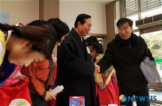 강북구청, 민원인들에 새해 인사