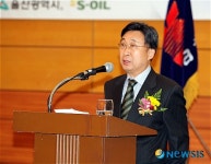 심사평하는 유재영 시인