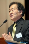 경과보고하는 진용옥 공동의장