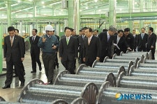 공장 잘 돌아 갑니까