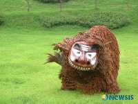 사자탈 쓰고 복을 비는 북청사자놀음