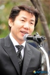이영훈 노래비 경과보고하는 배우 박상원