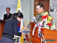 공군 1전비, 해리중학교 졸업식서 단장 상 수여