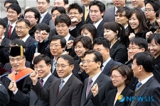 밝은 표정의 아주대 법학전문대학원생들