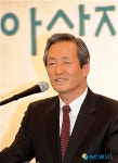 인사말하는 정몽준 아산사회복지재단 이사장