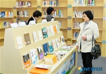 서점 분위기가 물씬 풍기는 전북도청 도서관