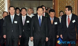 이명박 대통령, 노사민정 대표 초청 오찬
