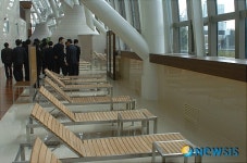 신세계 센텀점 내부 둘러보는 기자단