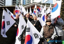 상록구청, 고향마을 아파트에 태극기 게양