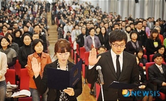 선서하는 신입생 대표