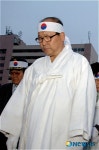 묵념하고 있는 김휘동 안동시장