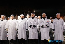 3.1운동 아우내 봉화축제… 3.1절 노래부르는 참가자들