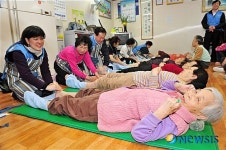 종로구 직원들, 경로당 봉사활동