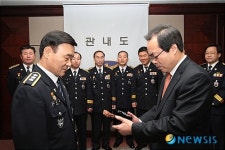 이영화 전 대전경찰청장 명예시민패 받아