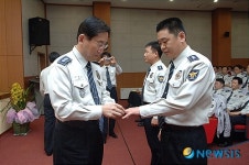 검문왕 기념반지 수여 격려