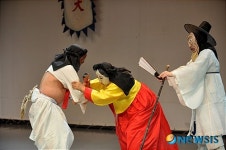 큰 어미와 작은 어미의 다툼