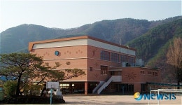 사천정동초, 다목적 강당 개관