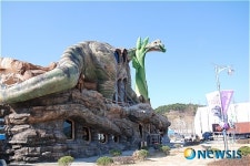 공룡 모형의 전시관