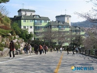 진주보건대학교 교내 진입로 꼬불꼬불 급경사 통학길 위험천만