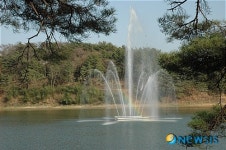 진주 금호지 데크로드 설치.고사분수 가동