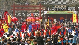 화성 행궁광장 가득메운 시민들