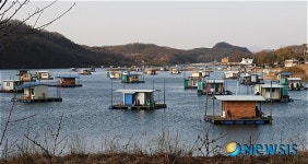 적벽대전 연상시키는 진천 초평저수지