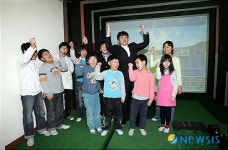 해맑게 웃는 원삼초등학교 골프반 학생들