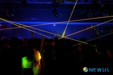 잼존프라자 클럽 ‘더블’에서 열광하는 젊음