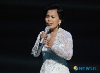 데뷔 50주년...동백아가씨 열창하는 이미자