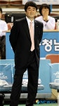 경기 지켜보는 신치용 삼성화재 감독
