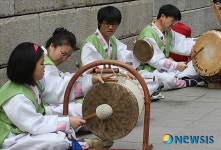 청계천에서 들리는 공새미의 흥겨운 가락