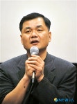 다큐멘터리 영화 살기 위하여, 이강길 감독