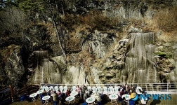 통영케이블카, 상부역사 인공폭포 준공