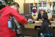 중국텐진 TV  바이밍기자 일행 포항의 비전 취재