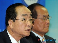 최고위원회의 주재하는 심대평 대표