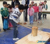 능북초등 벚꽃축제,떡메 치기