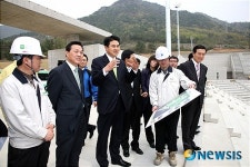 김태호 경남지사 영남FC 현장 찾아