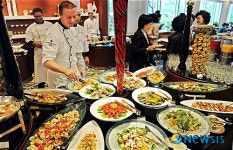 인터콘티넨탈 브래서리에서 만나는 이태리 테마 뷔페