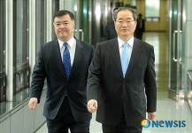 구내식당 향하는 임채진 검찰총장과 이인규 중수부장